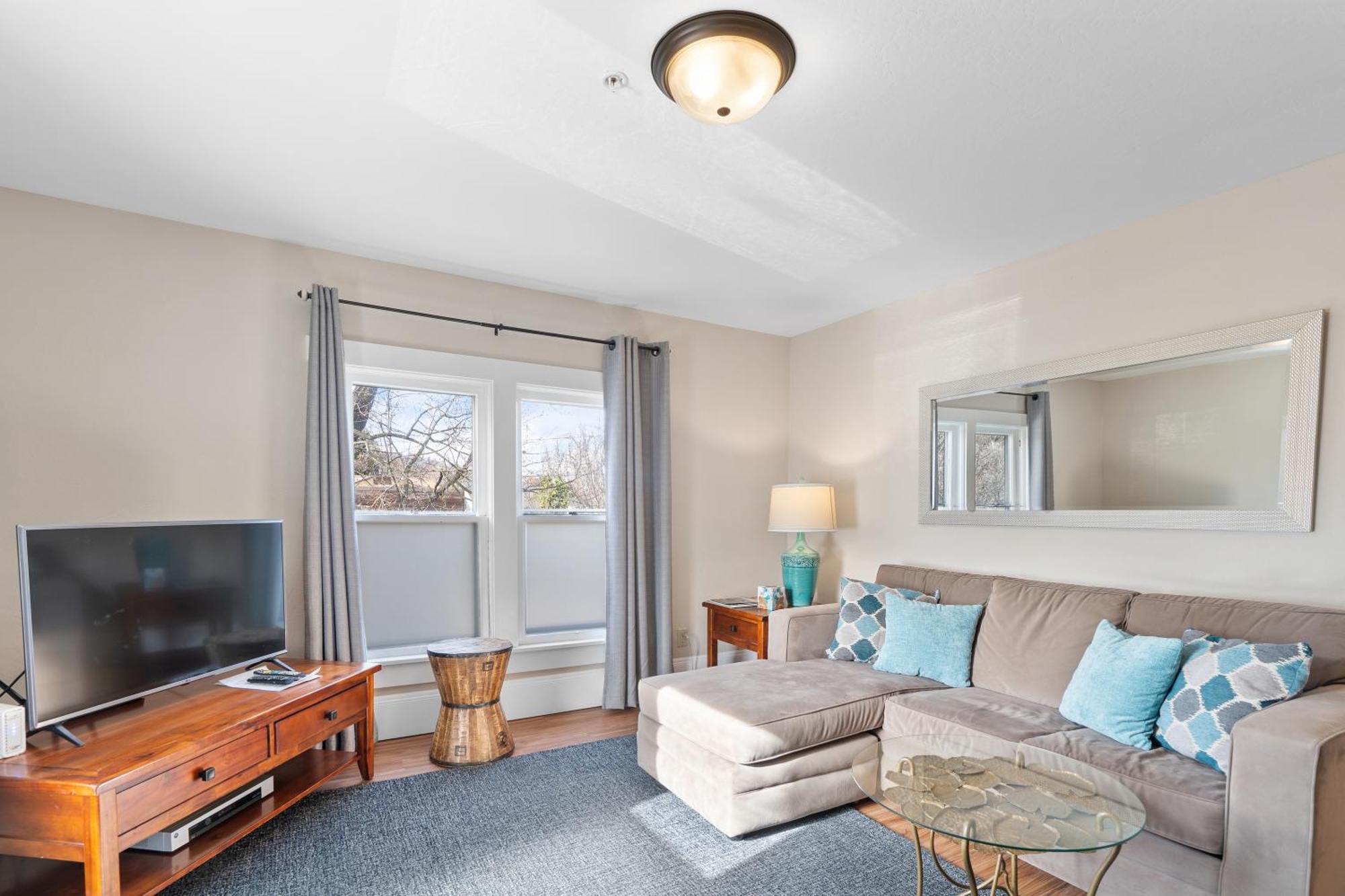 Pioneer Vacation Rentals - Pioneer North Suite Downtown אשלנד מראה חיצוני תמונה